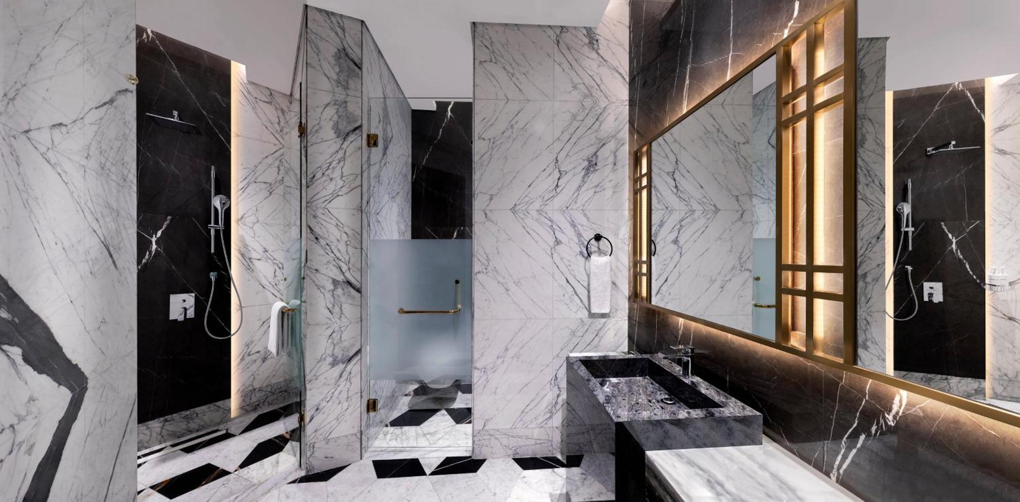 Velero Hotel Doha Lusail Exterior foto Bathroom