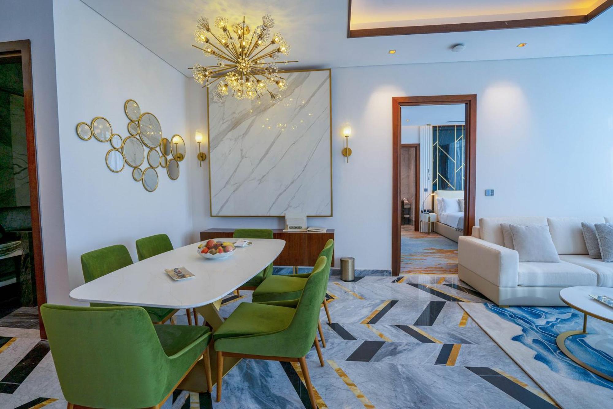 Velero Hotel Doha Lusail Exterior foto A dining room